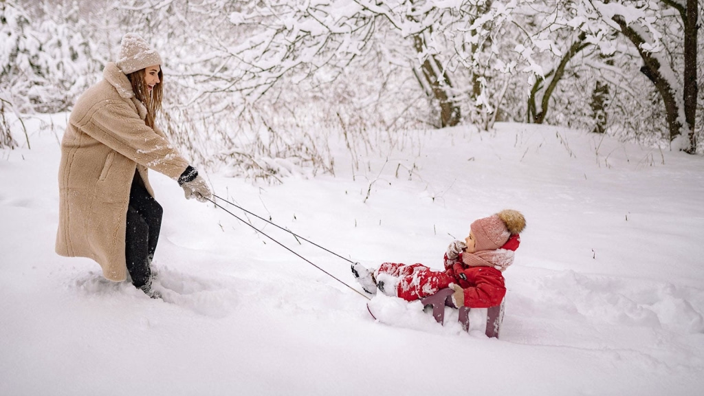 Идеи зимних игр для детей на улице: веселые активности зимой Идеи зимних игр для детей на улице: веселые активности зимой