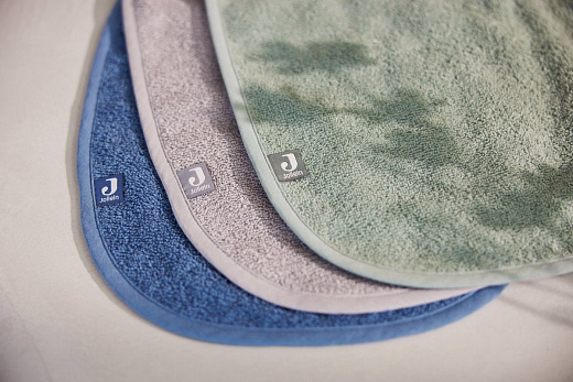 Набор нагрудников трех цветов от бренда Jollein