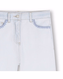 Джинсы с окантовкой на карманах от бренда Billieblush