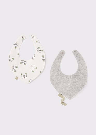 Нагрудный фартук белый и зеленый с мишкой 2 шт от бренда Mayoral