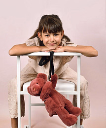 Сумка Мишка-обнимашка терракотового цвета от бренда Doudou et Compagnie