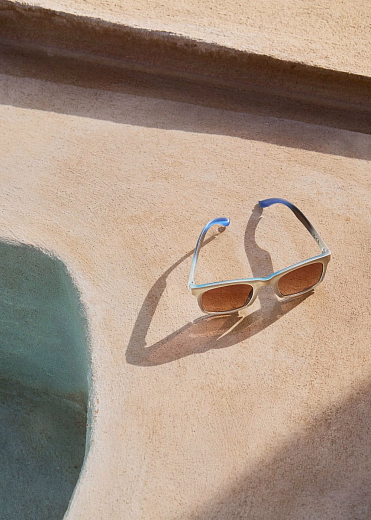 Очки солнцезащитные Smile White Noise от бренда MOLO