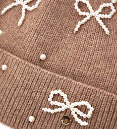 Шапка с бантами из жемчужин от бренда Original Marines