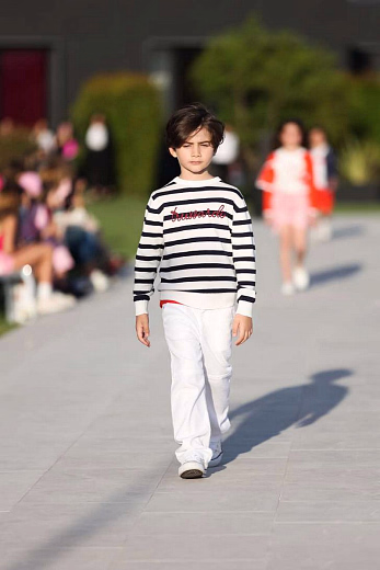  на удаление от бренда Trussardi