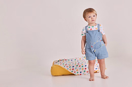 Футболка и комбинезон с крабами от бренда Boboli