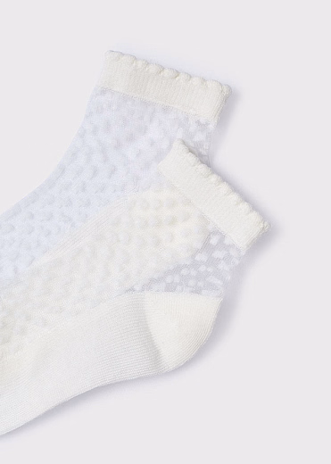 Носки белые в однотонный горох от бренда Mayoral