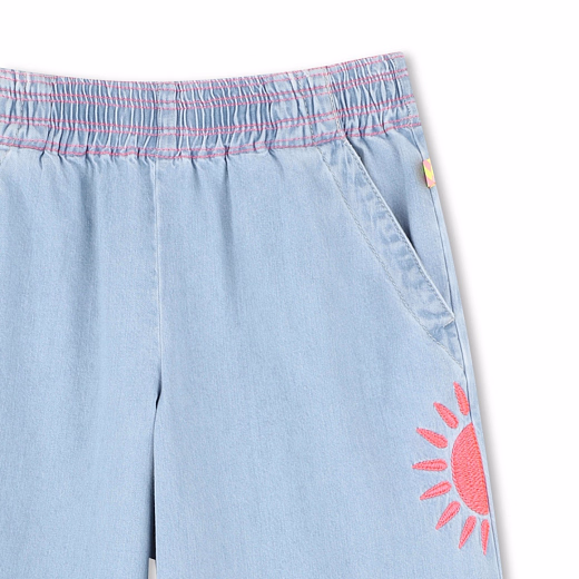 Джинсы с вышивкой от бренда Billieblush