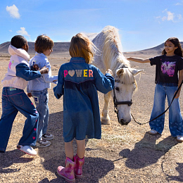 Кеды Milk с контрастной деталью от бренда Billieblush