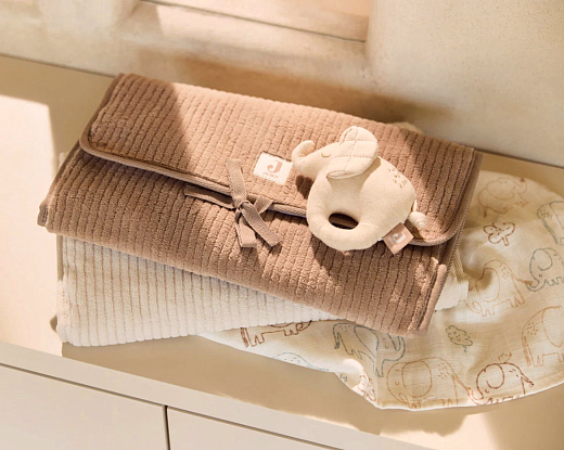 Погремушка Слоник от бренда Jollein