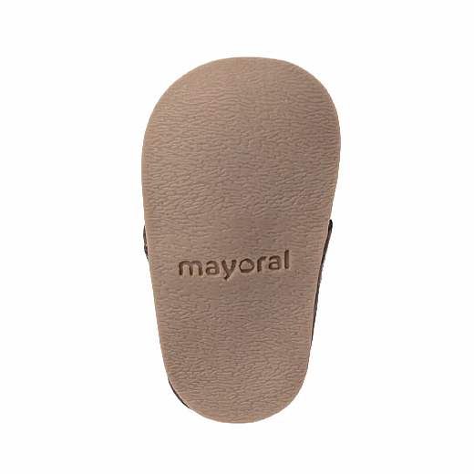 Ботинки - пинетки коричневого цвета на липе от бренда Mayoral