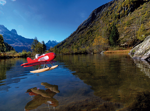 Гидроплан красного цвета от бренда Vilac