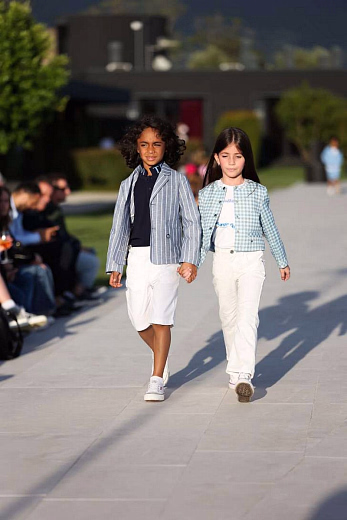 Пиджак голубого цвета в полоску от бренда Trussardi