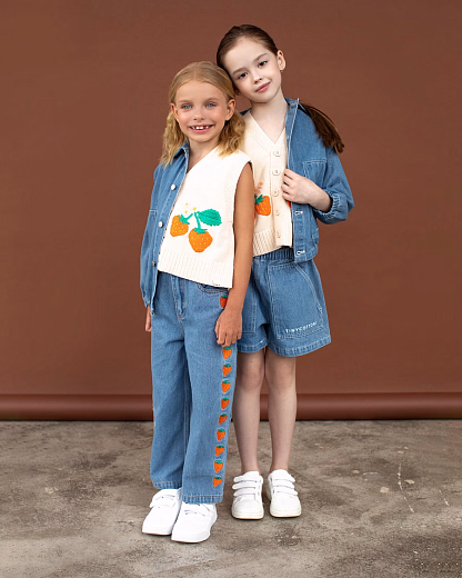 Джинсы STRAWBERRIES EMBROIDERED от бренда Tinycottons