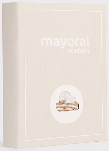 Шапка и варежки с медведем бежевого цвета от бренда Mayoral