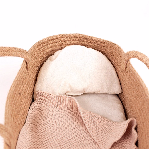 Вязаная кроватка-переноска для кукол от бренда Egmont Toys