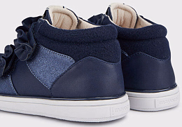 Кеды синего цвета с рюшами от бренда Mayoral