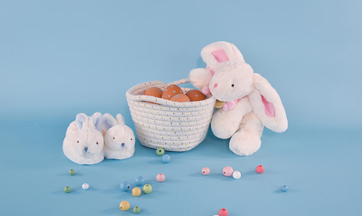 Погремушка-пинетки Bunny Pink от бренда Doudou et Compagnie