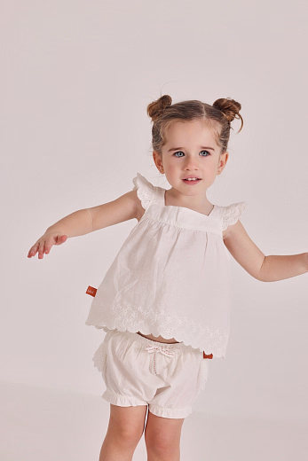 Блуза с рюшами и блумеры от бренда Boboli