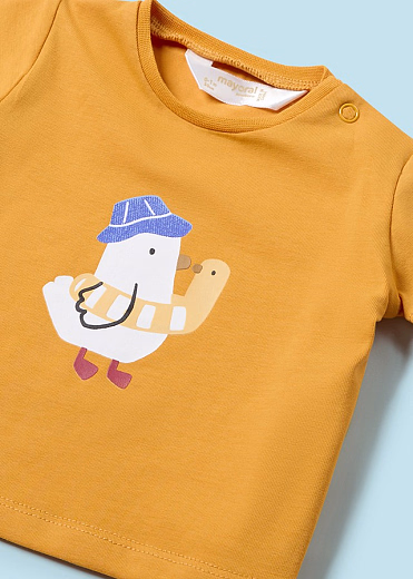 Футболка, шорты и панама желтого цвета от бренда Mayoral