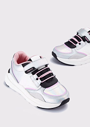 Кроссовки серебристого цвета от бренда Mayoral