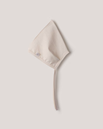 Набор чепчиков зеленого и молочного цвета от бренда Anna Leon