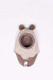 Шапка-шлем Bear pompons beige от бренда Peppihat