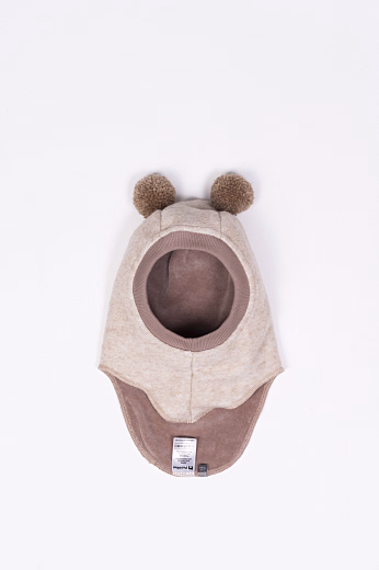 Шапка-шлем Bear pompons beige от бренда Peppihat