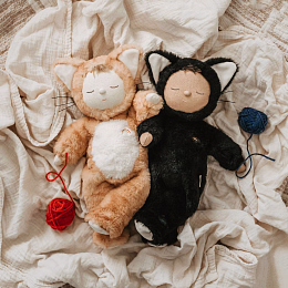 Текстильная кукла Cozy Dinkum Tabby Cat Jinx от бренда Olli Ella