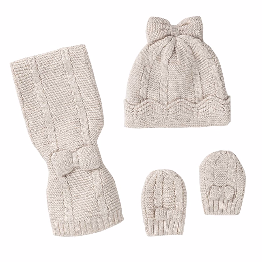 Шапка, шарф, варежки молочного цвета с бантиками от бренда Mayoral