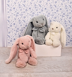 Кролик Preppy Chic белого цвета в подарочной коробке, 30 см от бренда Histoire d'Ours
