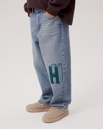 Джинсы синие H от бренда CHOOCHOO