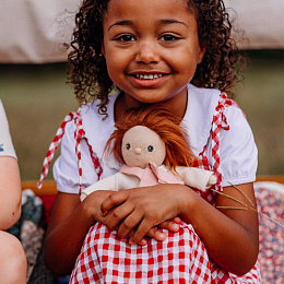 Мягкая кукла в подарочной коробке Dress Me Dinky
Hazel от бренда Olli Ella