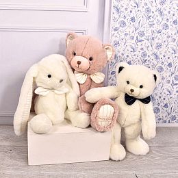 Мишка Preppy Chic розового цвета в подарочной коробке, 30 см от бренда Histoire d'Ours
