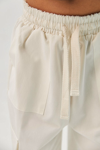 Брюки KARGO коттон молочного цвета от бренда Liqlo