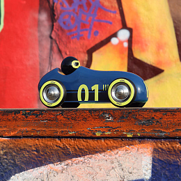 Винтажная гоночная машина синего цвета от бренда Vilac