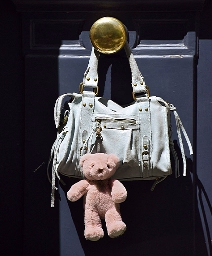 Брелок Мишка розового цвета от бренда Doudou et Compagnie