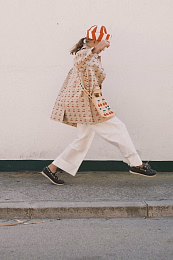 Брюки клеш с подворотом от бренда Tinycottons