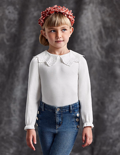 Блуза белогт цвета с кружевным воротником от бренда Abel and Lula