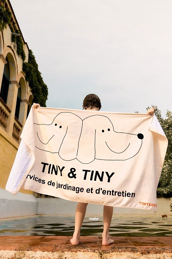 Полотенце с принтом собак от бренда Tinycottons