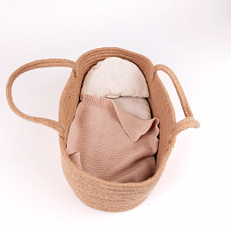 Вязаная кроватка-переноска для кукол от бренда Egmont Toys