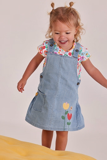 Джинсовый сарафан и футболка Flower от бренда Boboli