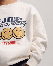 Свитшот Smiley Whisper White от бренда The New Society