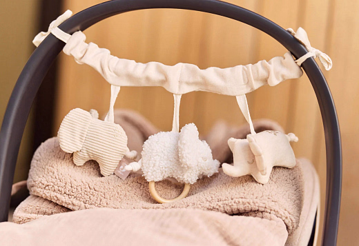 Игрушка подвесная Слоники от бренда Jollein