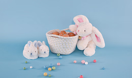 Погремушка-пинетки Bunny Pink от бренда Doudou et Compagnie