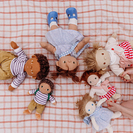 Мягкая кукла в подарочной коробке Dress Me Dinky Finn от бренда Olli Ella