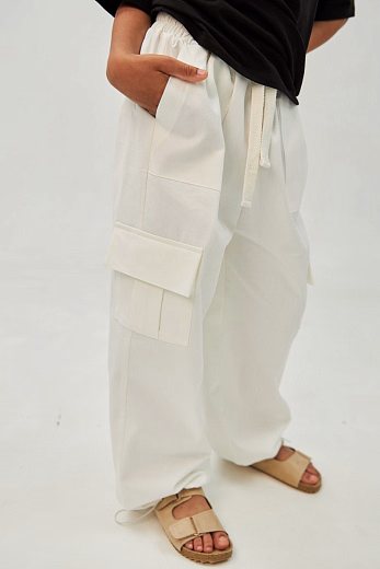Брюки KARGO коттон молочного цвета от бренда Liqlo