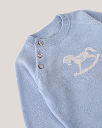 Джемпер и джоггеры голубого цвета с принтом лошадки от бренда Anna Leon