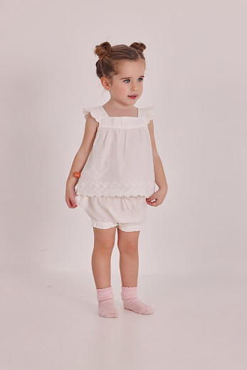 Блуза с рюшами и блумеры от бренда Boboli