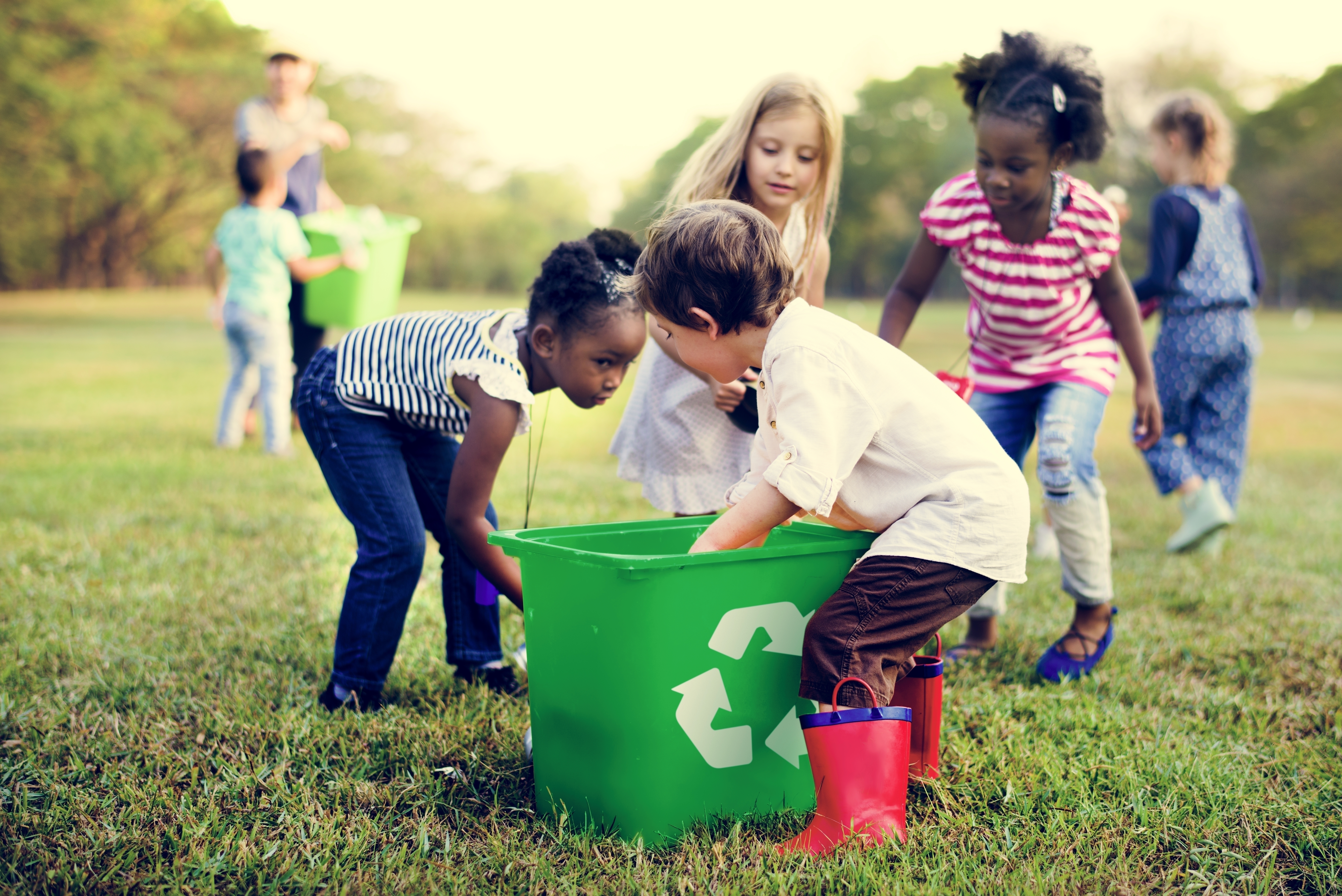 Kind community. Kids for a clean environment организация. Для детей производить. Ребенок в хорошей среде. Фон Kids for a clean environment.