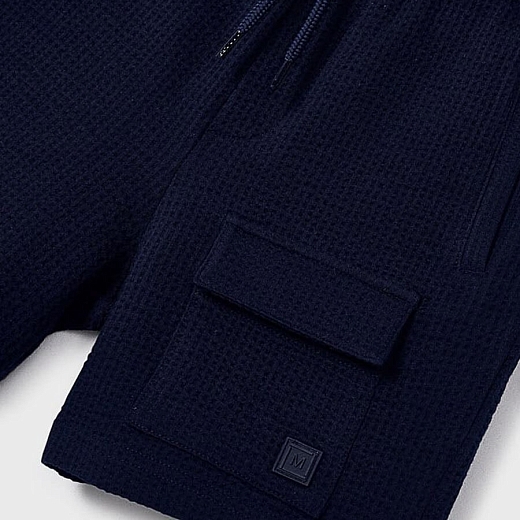 Шорты темно-синего цвета с карманом от бренда Mayoral